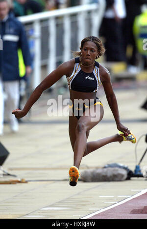 ASHIA HANSEN TRIPLE SAUT STADE DON VALLEY SHEFFIELD 30 Juin 2002 Banque D'Images