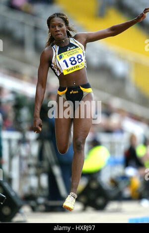 ASHIA HANSEN TRIPLE SAUT STADE DON VALLEY SHEFFIELD 30 Juin 2002 Banque D'Images