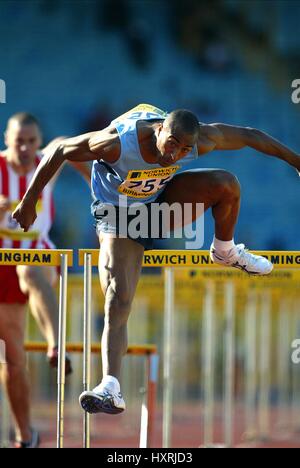 COLIN JACKSON 110 mètres haies ALEXANDER STADIUM BIRMINGHAM ENGLAND 13 Juillet 2002 Banque D'Images