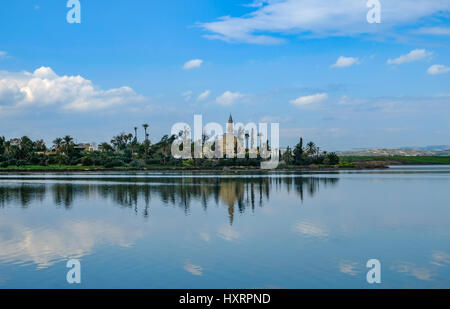 Mosquée, Hala Sultan Tekke, à l'Aliki salt lake à Larnaka, Chypre Banque D'Images