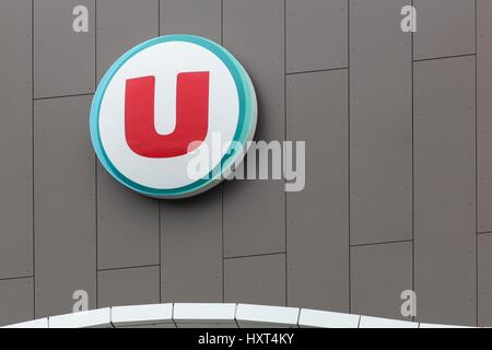 Orléans, France - 19 mars 2017 : Systeme U est une coopérative de détaillants français avec huit cent hypermarchés et supermarchés indépendants Banque D'Images