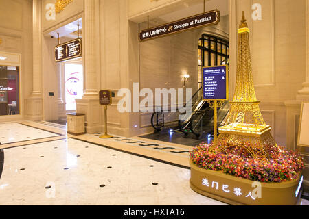 Macau, Macao, Chine. 30Th Mar, 2017. Macao, Chine-Mars 30 2017 : (usage éditorial uniquement. Chine OUT) .La Parisienne est un hôtel de luxe à Cotai, Macao, Chine, propriété de Las Vegas Sands, qui a une demi-tour Eiffel l'échelle comme l'un de ses repères. L'hôtel a ouvert officiellement le 13 septembre 2016. Crédit : SIPA Asie/ZUMA/Alamy Fil Live News Banque D'Images