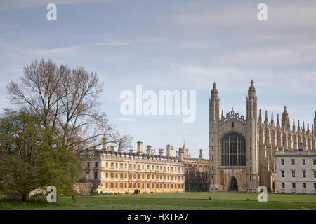 Cambridge, UK. 30 mars 2017. Clare College, l'un des plus anciens collèges de l'Université de Cambridge a fermé au public après les touristes ont été pris à entrer dans les chambres des étudiants. Clare College ne peut plus faire face au grand nombre de touristes augmenter de manière imprévue, et a fermé son parc au public pour la première fois de son près de 700 ans d'histoire. Le deuxième plus ancien de l'université College offre un des plus beaux itinéraires pour la ville ainsi que ses jardins. Credit : WansfordPhoto/Alamy Live News Banque D'Images