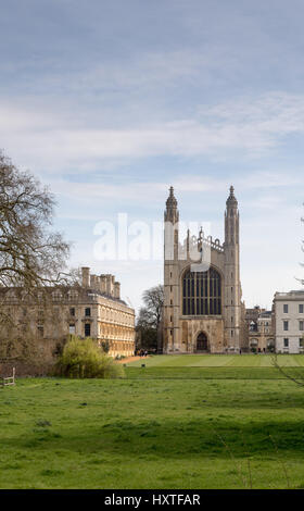 Cambridge, UK. 30 mars 2017. Clare College, l'un des plus anciens collèges de l'Université de Cambridge a fermé au public après les touristes ont été pris à entrer dans les chambres des étudiants. Clare College ne peut plus faire face au grand nombre de touristes augmenter de manière imprévue, et a fermé son parc au public pour la première fois de son près de 700 ans d'histoire. Le deuxième plus ancien de l'université College offre un des plus beaux itinéraires pour la ville ainsi que ses jardins. Credit : WansfordPhoto/Alamy Live News Banque D'Images