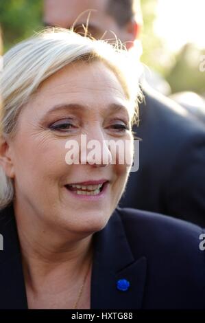 La Trinite-Porhoet, Bretagne, France. 30Th Mar, 2017. Le candidat présidentiel du Front national français Marine Le Pen traite de collectivités du Cap-Breton rural au cours de sa campagne présidentielle Crédit : Luc Peters/Alamy Live News Banque D'Images