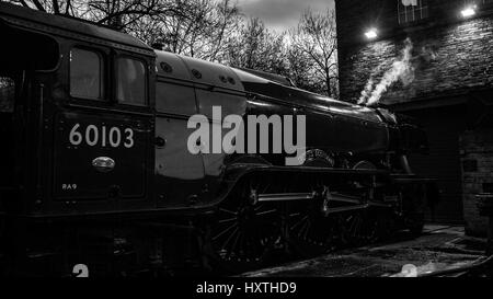 Howarth, UK. 30 mars 2017. Flying Scotsman repose la nuit avant de ré-ouverture de la régler à Carlisle. La ligne a été fermée 9 février 2016 à la suite d'un glissement de terrain. Des réparations ont coûté £23M Crédit : Graham Eva/Alamy Live News Banque D'Images