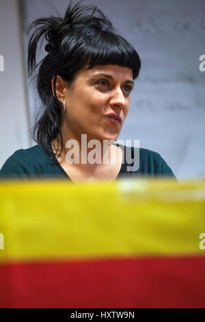 Palerme, Italie. Mar 29, 2017. Membre du parlement catalan et chef de l'anti pro-indépendance parti capitaliste 'Candidatura d'Unitat Popular - CUP' de l'Unité Populaire (candidature), Anna Gabriel au cours d'une réunion avec les étudiants de Palerme. Crédit : Antonio Melita/Pacific Press/Alamy Live News Banque D'Images