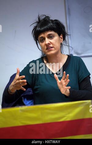 Palerme, Italie. Mar 29, 2017. Membre du parlement catalan et chef de l'anti pro-indépendance parti capitaliste 'Candidatura d'Unitat Popular - CUP' de l'Unité Populaire (candidature), Anna Gabriel au cours d'une réunion avec les étudiants de Palerme. Crédit : Antonio Melita/Pacific Press/Alamy Live News Banque D'Images