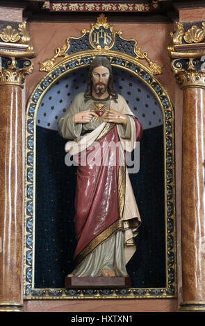 Statue du Sacré-cœur de Jésus sur l'autel dans l'église paroissiale de Saint Martin à Martinska Ves, Croatie Banque D'Images