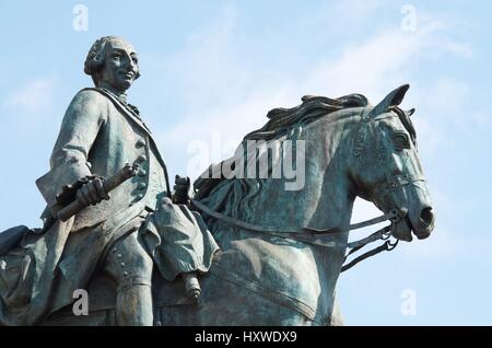 Avant-garde de la statue de Roi espagnol Carlos III, situé dans le square connu comme la Puerta del Sol, Madrid, Espagne Banque D'Images