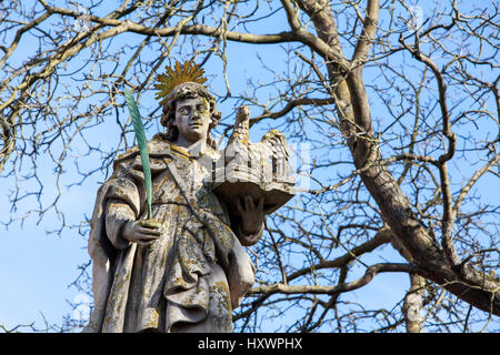 Un ange en face de l'église abbatiale Saint Étienne et Saint Vitus, Château de l'abbaye de Corvey Hoexter, Weserbergland, Rhénanie du Nord-Westphalie, Allemagne, Eur Banque D'Images