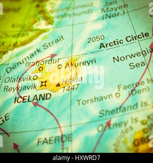 La carte de l'Islande . Vintage portrait macro image d'Islande carte . Selective focus Reykjavik Banque D'Images