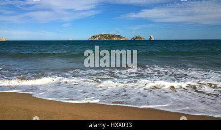 Vue de la plage de l'Estartit sur la Costa Brava, Espagne Banque D'Images