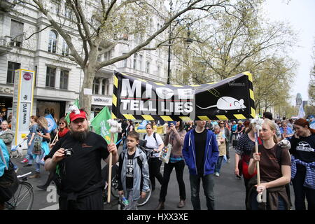 Berlin, Allemagne, 25 avril 2015 : protestation contre des essais des animaux. Banque D'Images