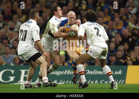 KEITH SENIOR & JAMIE PEACOCK BRADFORD BULLS V LEEDS RHINOS MILLENIUM STADIUM CARDIFF WALES 26 Avril 2003 Banque D'Images