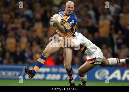 KEITH SENIOR & JAMIE PEACOCK BRADFORD BULLS V LEEDS RHINOS MILLENIUM STADIUM CARDIFF WALES 26 Avril 2003 Banque D'Images