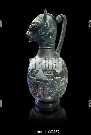 6e siècle avant J.-C. Bull étrusque dirigé bucherro oinochoe style, ou cruche de vin, faites en Chuisi, inv 3190, Musée Archéologique National de Florence, Italie , Banque D'Images