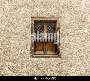 Détail de la fenêtre du début du XVIIe siècle de Lamb's House, une ancienne maison du marchand, à Leith, Édimbourg, Écosse, Royaume-Uni Banque D'Images