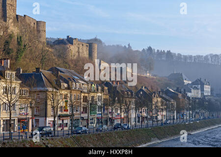 Bouillon est célèbre pour un immense château de Godefroid de Bouillon, qui était dans un chef de la Première Croisade et Roi de Jérusalem Banque D'Images