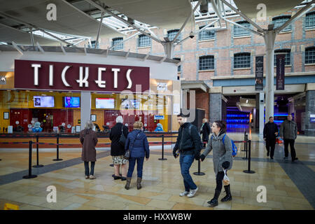 Cinéma AMC de l'intérieur de l'avant-poste britannique de la chaîne de cinéma américain au Great Northern, Deansgate, Manchester, Angleterre, Royaume-Uni. Banque D'Images