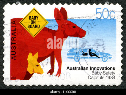 L'AUSTRALIE - circa 2004 : un timbre-poste utilisé à partir de l'Australie, célébrer les innovations de l'Australie - ce un commémorant la capsule de sécurité Bébé, cria Banque D'Images