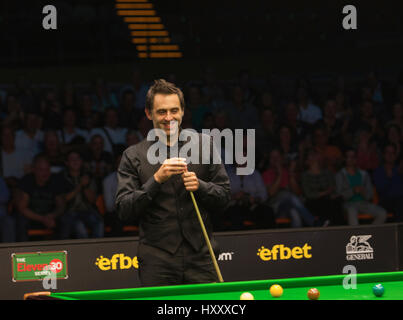 Plovdiv, Bulgarie - 1 octobre : Ronnie O'Sullivan participe au snooker montrent la série 11 30 2016 contre Mark Selby dans Kolodruma sports hall Banque D'Images