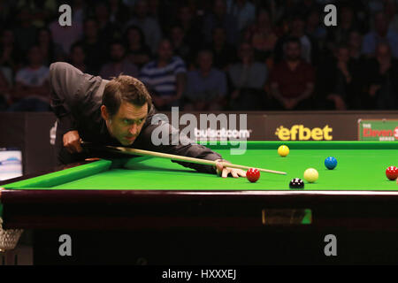 Plovdiv, Bulgarie - 1 octobre : Ronnie O'Sullivan participe au snooker montrent la série 11 30 2016 contre Mark Selby dans Kolodruma sports hall Banque D'Images