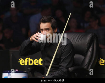 Plovdiv, Bulgarie - 1 octobre : Ronnie O'Sullivan participe au snooker montrent la série 11 30 2016 contre Mark Selby dans Kolodruma sports hall Banque D'Images