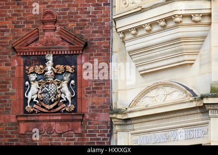 Ancienne Banque Union Manchester et l'ancien édifice de la Cour des armoiries historiques très Underbank Merseyway à Stockport, Cheshire. Banque D'Images