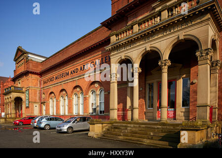 Extérieur de Salford, musée et galerie d'art de l'Université de Salford Peel Park et Musée royal de l'origine du Campus Bibliothèque Publique dans Gtr Manchester, Angleterre Banque D'Images