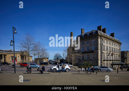 George Hotel à St George's Square, Huddersfield town centre-ville un grand marché de Kirklees Metropolitan Borough, West Yorkshire, Angleterre. UK. Banque D'Images