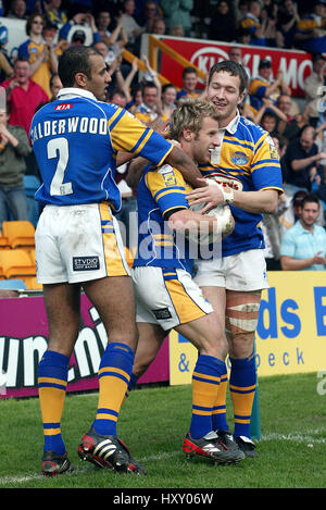 ROB BURROW CÉLÈBRE ESSAYER LEEDS RHINOS V WARRINGTON 02 Avril 2005 Banque D'Images