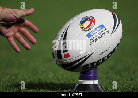 Ballon de match RUGBY 4 NATIONS GILLETTE STADE KEEPMOAT DONCASTER ANGLETERRE 23 Octobre 2009 Banque D'Images