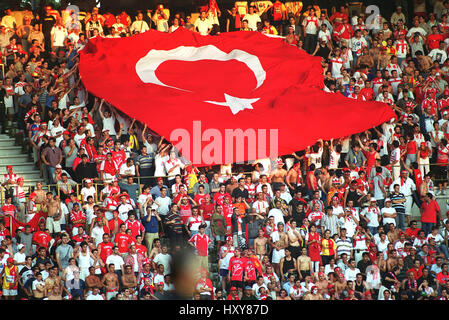 Drapeau turc Turquie FANS FOOTBALL EURO 2000 Bruxelles 19 juin 2000 Banque D'Images