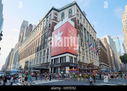Du grand magasin Macy's Herald Square à l'emplacement phare dans le centre de Manhattan à New York Banque D'Images