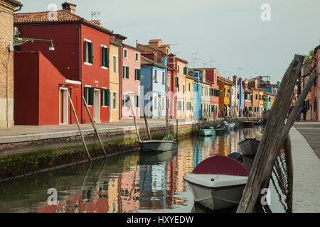 Après-midi de printemps sur l'île de Burano, Venise, Italie. Banque D'Images