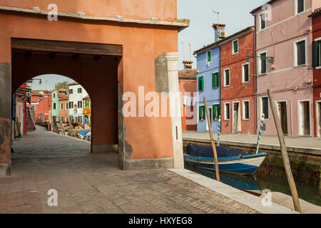 Après-midi de printemps sur l'île de Burano, Venise, Italie. Banque D'Images