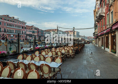 Tôt le matin dans le Sestiere de San Polo, Venise, Italie. Banque D'Images