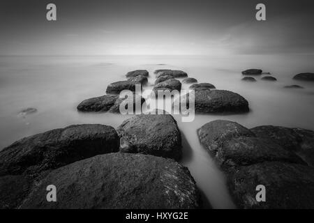 Hunstanton rochers en mer, d'une exposition longue, Norfolk Banque D'Images