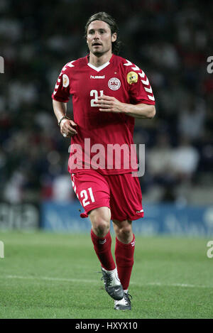 PETER MADSEN DANEMARK & VFL Bochum 1848 STADE DRAGAO PORTO PORTUGAL 27 Juin 2004 Banque D'Images