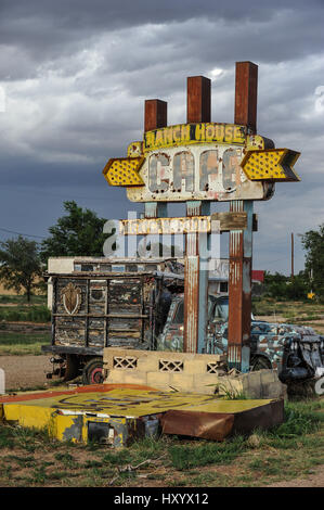 Route 66 panneau routier bandé Banque D'Images