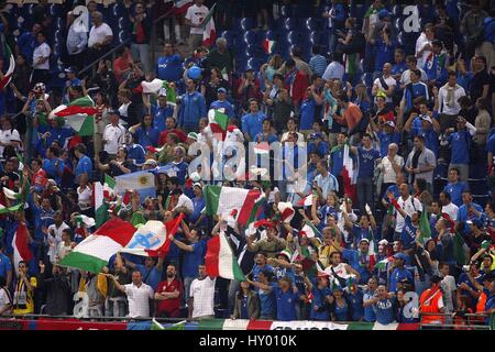 Des fans de l'ITALIE ITALIE / UKRAINE AOL ARENA COUPE DU MONDE ALLEMAGNE HAMBOURG 30 Juin 2006 Banque D'Images