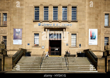 Library and Art Gallery, Huddersfield town centre-ville un grand marché de Kirklees Metropolitan Borough, West Yorkshire, Angleterre. UK. Banque D'Images