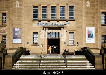 Library and Art Gallery, Huddersfield town centre-ville un grand marché de Kirklees Metropolitan Borough, West Yorkshire, Angleterre. UK. Banque D'Images