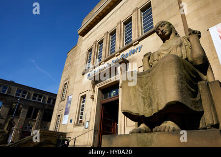 Library and Art Gallery, Huddersfield town centre-ville un grand marché de Kirklees Metropolitan Borough, West Yorkshire, Angleterre. UK. Banque D'Images