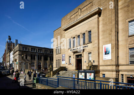 Library and Art Gallery, Huddersfield town centre-ville un grand marché de Kirklees Metropolitan Borough, West Yorkshire, Angleterre. UK. Banque D'Images