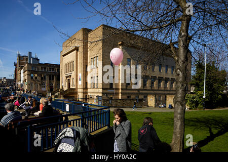 Library and Art Gallery, Huddersfield town centre-ville un grand marché de Kirklees Metropolitan Borough, West Yorkshire, Angleterre. UK. Banque D'Images