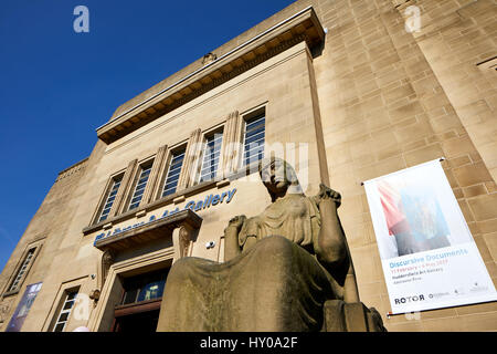 Library and Art Gallery, Huddersfield town centre-ville un grand marché de Kirklees Metropolitan Borough, West Yorkshire, Angleterre. UK. Banque D'Images
