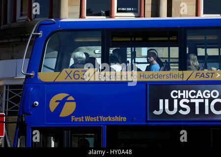 Premier bus West Yorkshire Huddersfield town centre-ville un grand marché de Kirklees Metropolitan Borough, West Yorkshire, Angleterre. UK. Banque D'Images