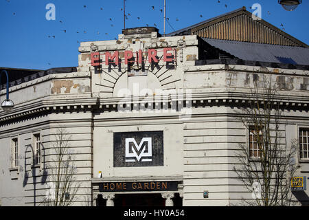 Secondhand shop Empire Huddersfield town centre-ville un grand marché de Kirklees Metropolitan Borough tWest, Yorkshire, Angleterre. UK. Banque D'Images